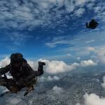 Dari Langit untuk Negeri: Aksi Gagah Prajurit Penerjun TNI Jaga Kedaulatan Bangsa