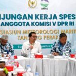 Komisi V DPR RI Cek Kesiapan BMKG Tanjung Perak, Dorong Informasi Cuaca Maritim Real-Time